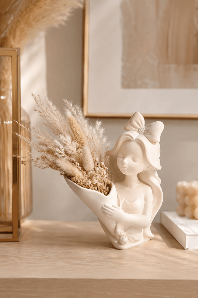 Buket Taşıyan Kadın Biblo Vazo Silikon Kalıbı - T74575